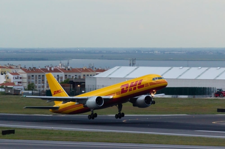 DHL закрепляет поставки экологичного авиатоплива в преддверии ужесточения норм ЕС