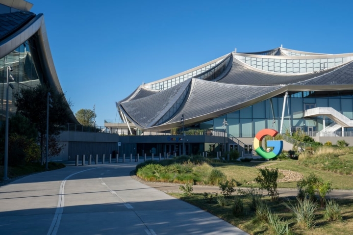 Google и ReNew строят солнечную электростанцию в Индии для декарбонизации